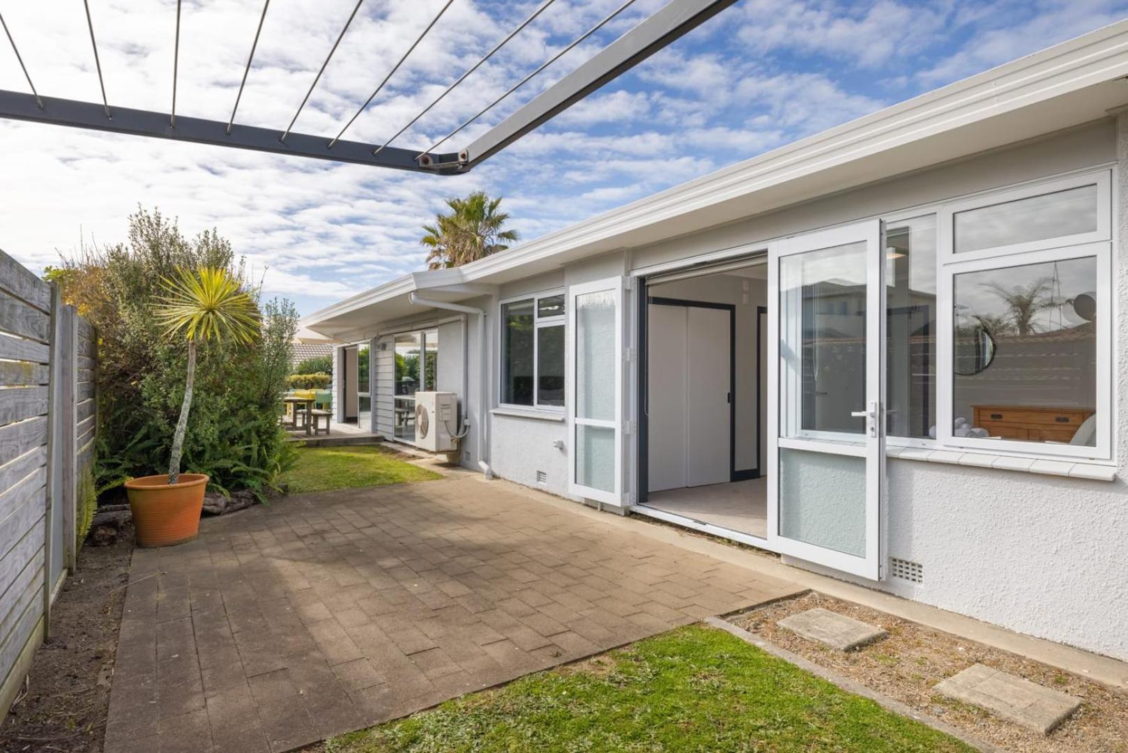 Seaside Beach Retreat - Outdoor Living Villa Mount Maunganui Exterior foto